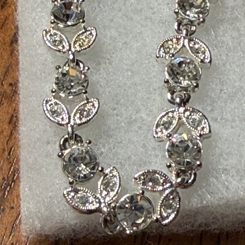 Crystal / rhinestone Link Necklace - Silver Tone 16" with 2" extension  Vintage.